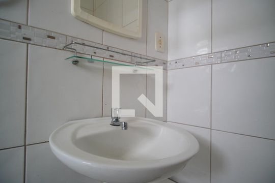 Banheiro de kitnet/studio à venda com 1 quarto, 30m² em Vila Ipiranga, Porto Alegre