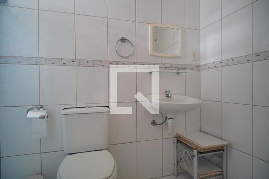 Banheiro de kitnet/studio à venda com 1 quarto, 30m² em Vila Ipiranga, Porto Alegre
