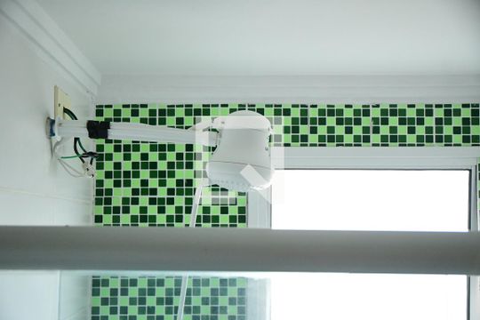 banheiro de apartamento para alugar com 2 quartos, 50m² em Jardim Isis, Cotia