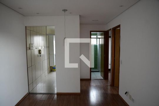 Sala de apartamento para alugar com 2 quartos, 50m² em Jardim Isis, Cotia