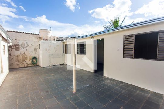 Quintal de casa para alugar com 3 quartos, 250m² em Laranjeiras, Uberlândia