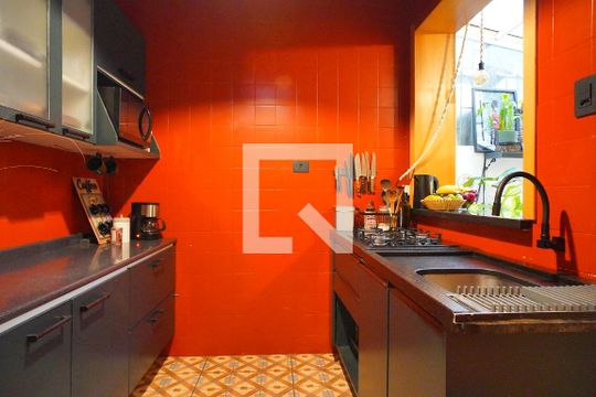 Cozinha de apartamento à venda com 2 quartos, 70m² em Navegantes, Porto Alegre