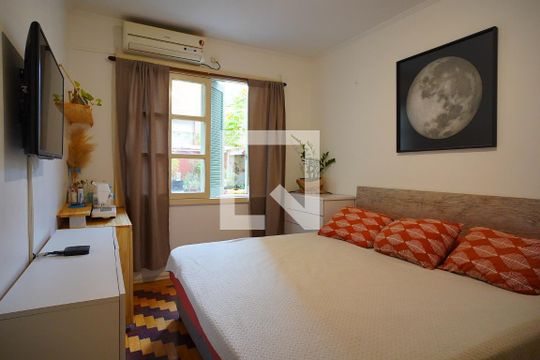 Quarto 2 de apartamento à venda com 2 quartos, 70m² em Navegantes, Porto Alegre