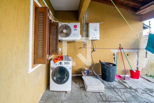 Quintal de casa à venda com 4 quartos, 142m² em Hípica, Porto Alegre