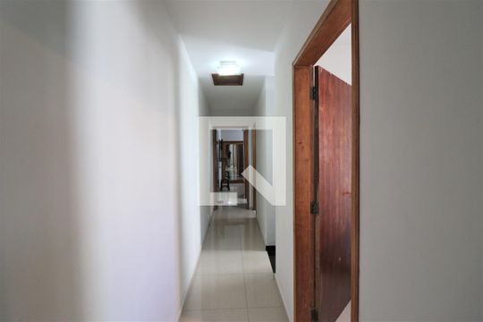 Corredor de casa à venda com 3 quartos, 230m² em Parque São Domingos, São Paulo