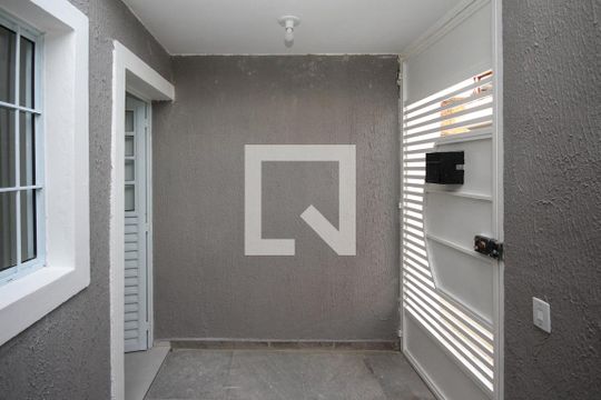 Quintal de casa para alugar com 2 quartos, 100m² em Vila Nova, São Paulo