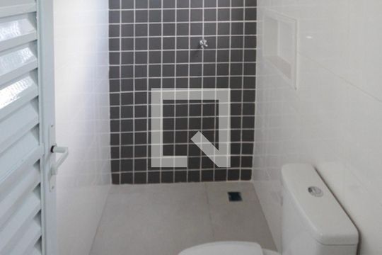 Banheiro Social de casa para alugar com 2 quartos, 100m² em Vila Nova, São Paulo