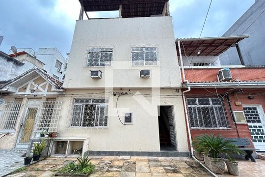 Fachada de casa à venda com 4 quartos, 156m² em Méier, Rio de Janeiro