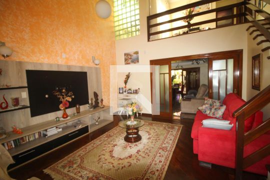 Casa à venda com 3 quartos, 280m² em Centro, Canoas