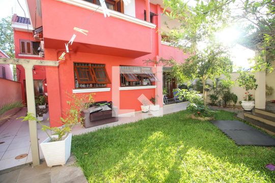 Quintal de casa à venda com 3 quartos, 280m² em Centro, Canoas