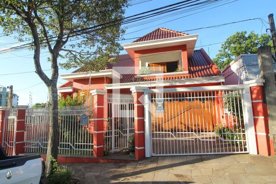 Fachada de casa à venda com 3 quartos, 280m² em Centro, Canoas
