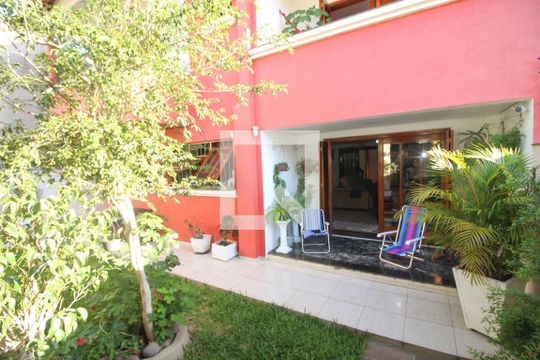 Quintal de casa à venda com 3 quartos, 280m² em Centro, Canoas