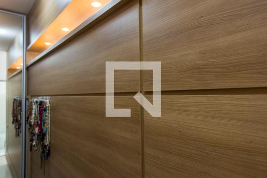 Closet de casa para alugar com 3 quartos, 280m² em Centro, Uberlândia