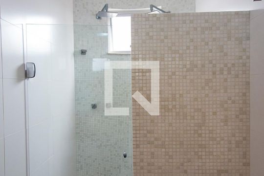 Banheiro da Suite de casa para alugar com 3 quartos, 280m² em Centro, Uberlândia