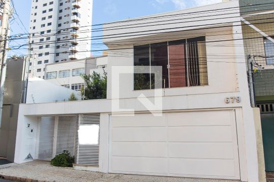 Fachada de casa para alugar com 3 quartos, 280m² em Centro, Uberlândia