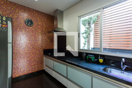 Cozinha de casa para alugar com 3 quartos, 280m² em Centro, Uberlândia