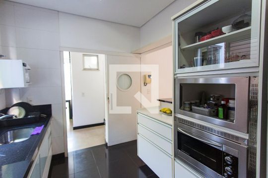 Cozinha de casa para alugar com 3 quartos, 280m² em Centro, Uberlândia
