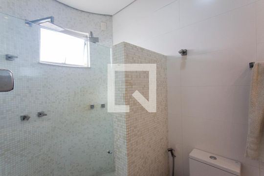 Banheiro da Suite de casa para alugar com 3 quartos, 280m² em Centro, Uberlândia
