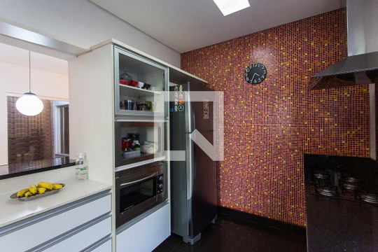 Cozinha de casa para alugar com 3 quartos, 280m² em Centro, Uberlândia