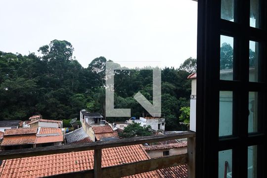Vista do quarto de kitnet/studio para alugar com 1 quarto, 25m² em Cidade Intercap, Taboão da Serra