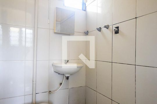 Banheiro de kitnet/studio para alugar com 1 quarto, 25m² em Cidade Intercap, Taboão da Serra