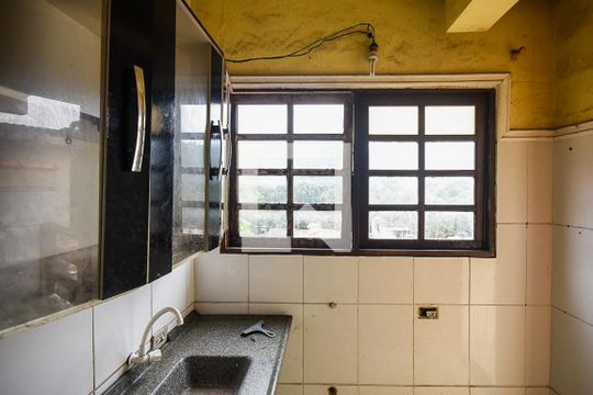 Cozinha de kitnet/studio para alugar com 1 quarto, 25m² em Cidade Intercap, Taboão da Serra