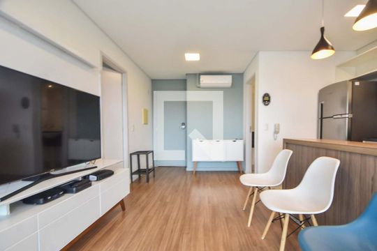 Sala de apartamento para alugar com 1 quarto, 43m² em Jardim Aeroporto, São Paulo