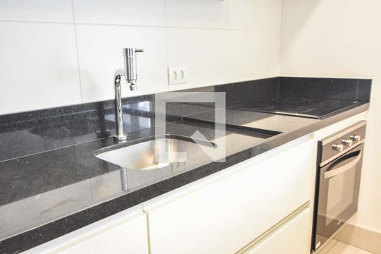 Cozinha  de apartamento para alugar com 1 quarto, 43m² em Jardim Aeroporto, São Paulo