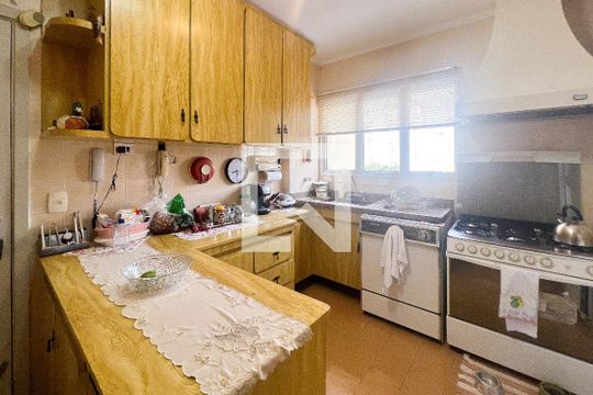 Cozinha de apartamento à venda com 3 quartos, 150m² em Indianópolis, São Paulo