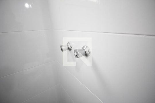 Banheiro de apartamento para alugar com 1 quarto, 28m² em Ipiranga, São Paulo