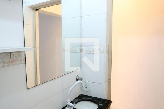 Banheiro de apartamento para alugar com 1 quarto, 60m² em Vila Nhocuné, São Paulo