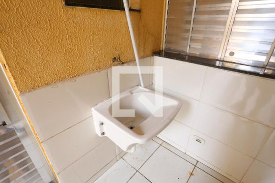 Área de Serviço de apartamento para alugar com 1 quarto, 60m² em Vila Nhocuné, São Paulo