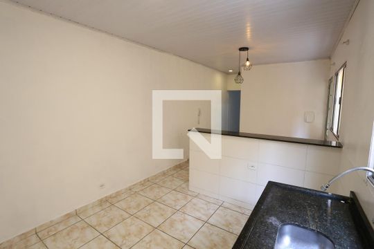 Cozinha de apartamento para alugar com 1 quarto, 60m² em Vila Nhocuné, São Paulo