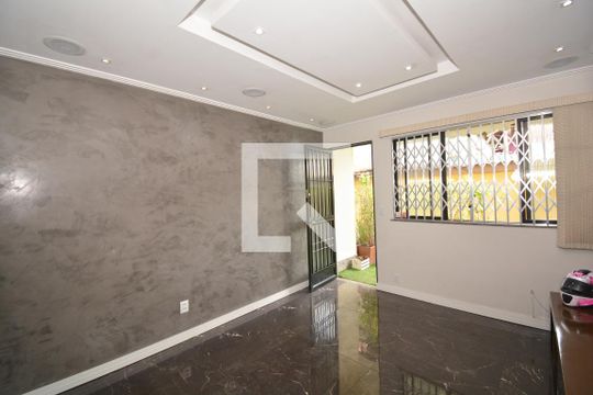Sala de casa à venda com 2 quartos, 64m² em Irajá, Rio de Janeiro