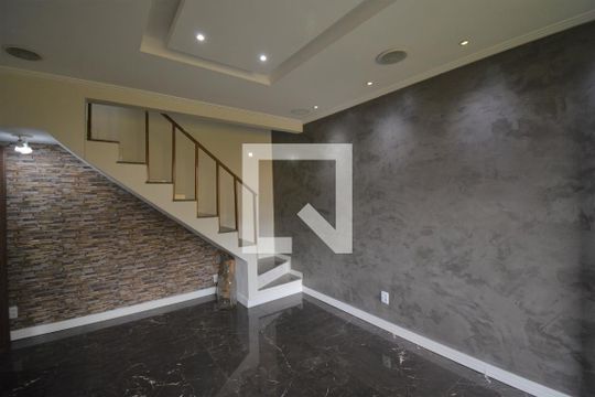 Sala de casa à venda com 2 quartos, 64m² em Irajá, Rio de Janeiro