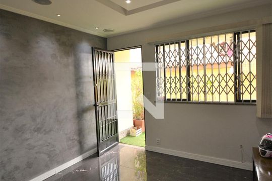 Sala de casa à venda com 2 quartos, 64m² em Irajá, Rio de Janeiro