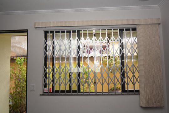 Sala de casa à venda com 2 quartos, 64m² em Irajá, Rio de Janeiro