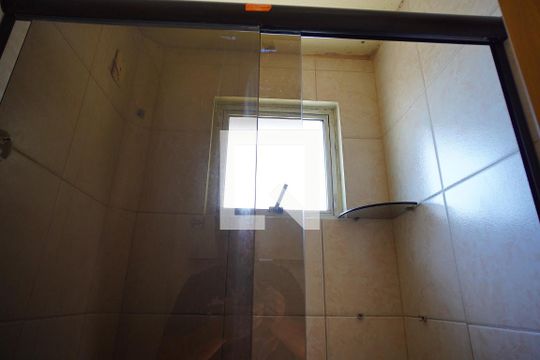 Banheiro de apartamento à venda com 2 quartos, 48m² em Rubem Berta, Porto Alegre