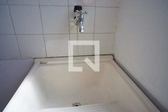 Cozinha e Área de Serviço de apartamento à venda com 2 quartos, 48m² em Rubem Berta, Porto Alegre