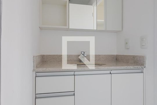 Banheiro de kitnet/studio à venda com 1 quarto, 39m² em Pinheiros, São Paulo