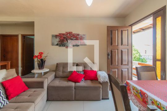 Sala 1 de casa à venda com 3 quartos, 160m² em Nonoai, Porto Alegre