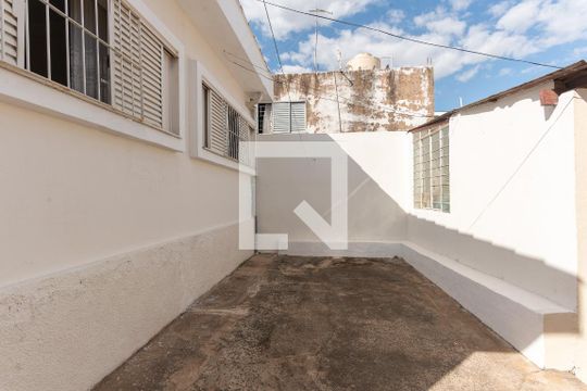 Quintal de casa à venda com 2 quartos, 132m² em Vila Proost de Souza, Campinas