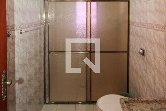 Banheiro de casa à venda com 2 quartos, 120m² em Vila Bancária, São Paulo