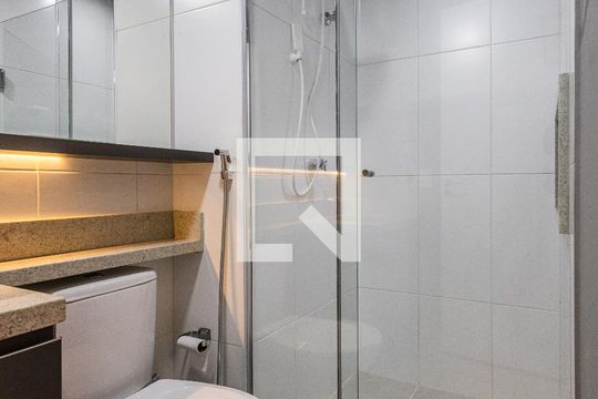 Banheiro da Suíte de apartamento para alugar com 1 quarto, 32m² em Pinheiros, São Paulo