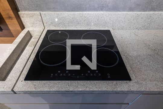 Cozinha de apartamento para alugar com 1 quarto, 32m² em Pinheiros, São Paulo