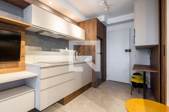 Cozinha de apartamento para alugar com 1 quarto, 32m² em Pinheiros, São Paulo