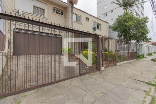 Fachada de casa para alugar com 5 quartos, 375m² em Jardim Lindóia, Porto Alegre