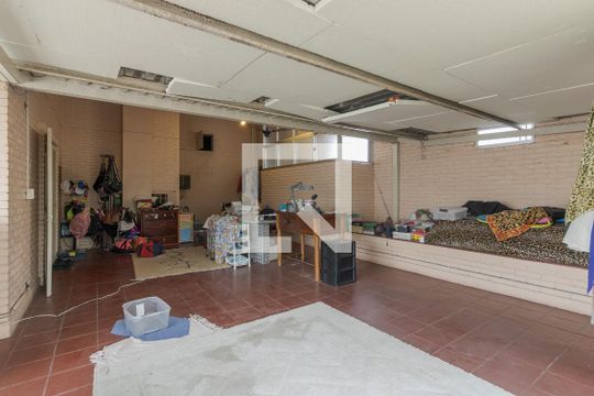 Salão de casa para alugar com 5 quartos, 375m² em Jardim Lindóia, Porto Alegre