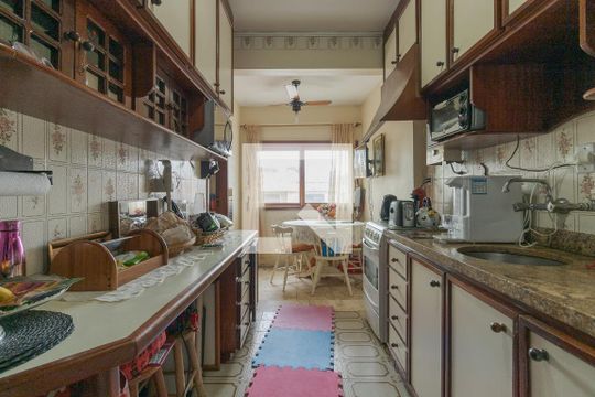 Cozinha de casa para alugar com 5 quartos, 375m² em Jardim Lindóia, Porto Alegre