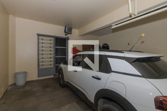 Garagem de casa para alugar com 5 quartos, 375m² em Jardim Lindóia, Porto Alegre
